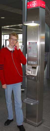 Neue Telefonsule im Flughafen Stuttgart