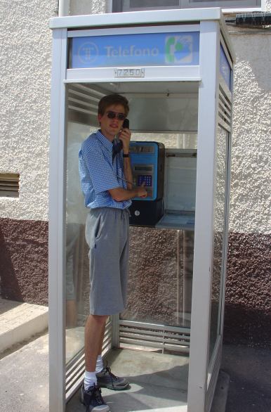 Jens Mller in lterer Telefonzelle in Spanien